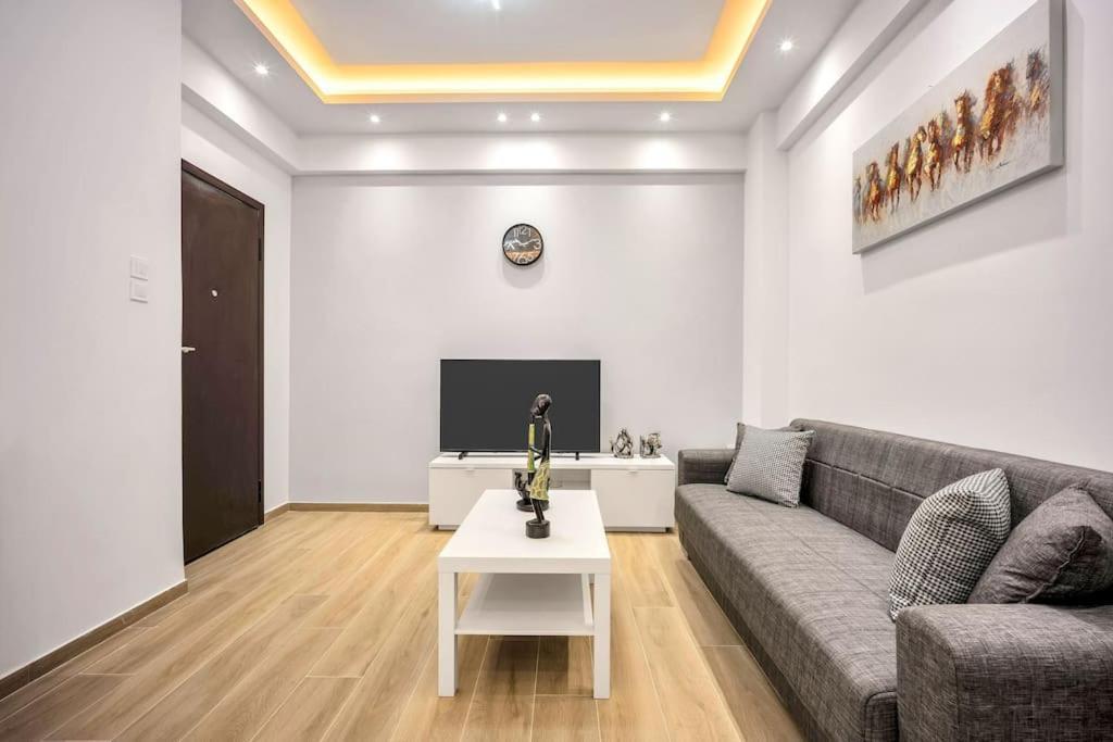 Artemis Modern Apartment Атина Екстериор снимка
